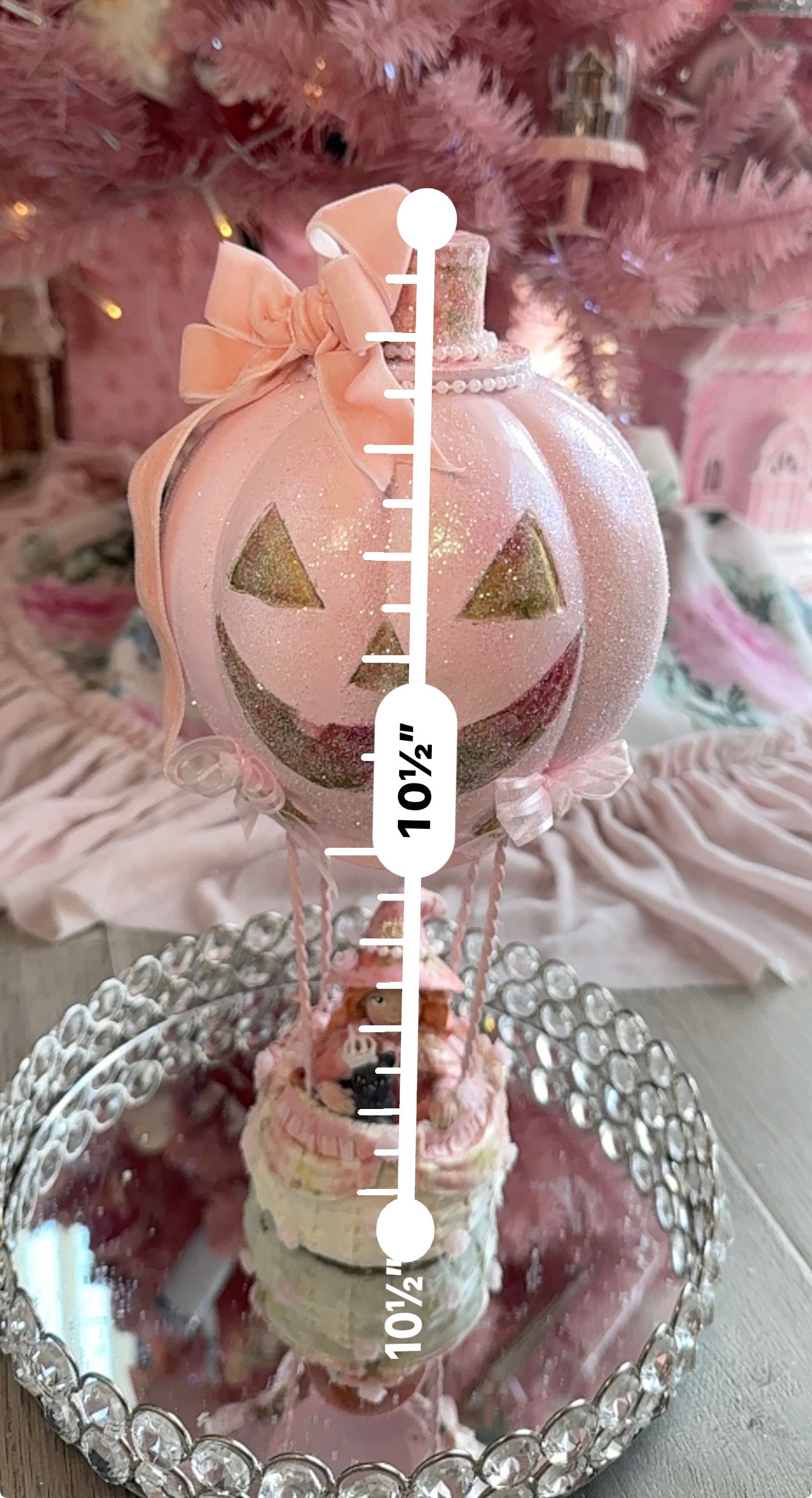 Pink Halloween witch on Airballon