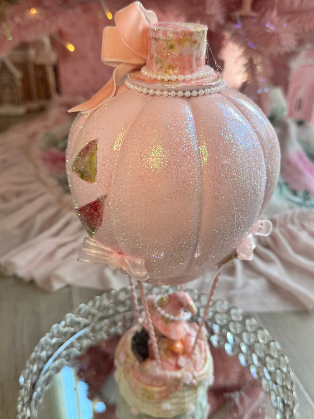 Pink Halloween witch on Airballon