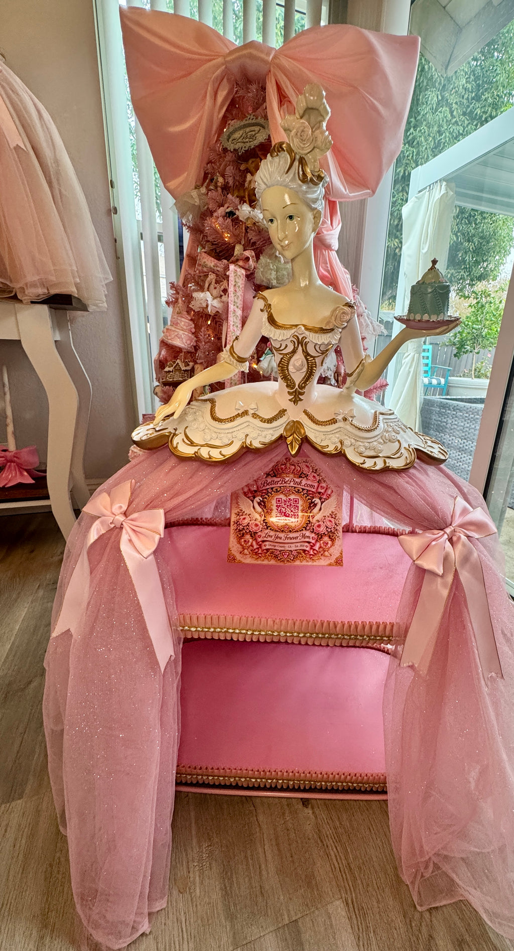 Marie Antoniette Cupcake Display Figurine 36”