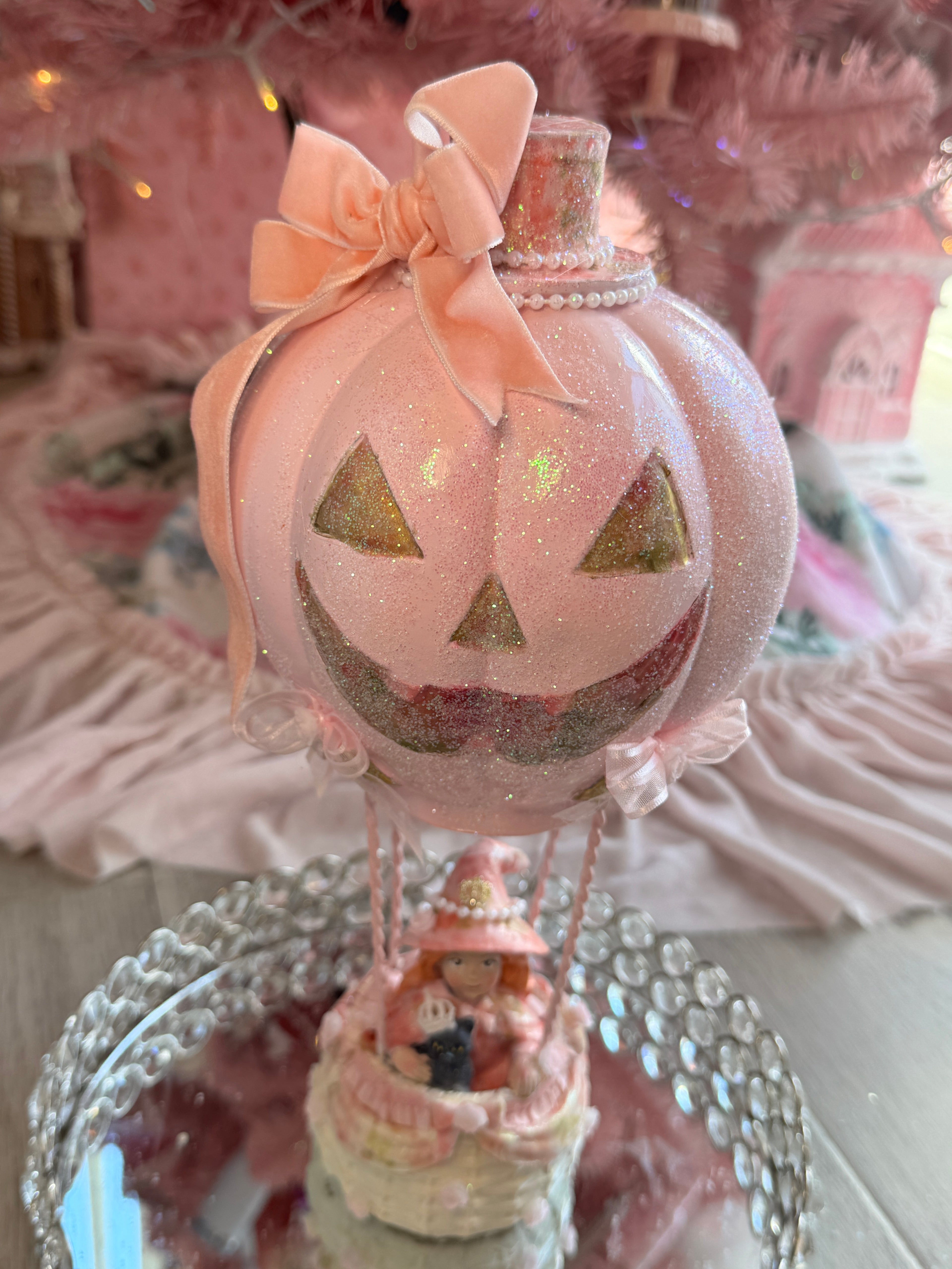 Pink Halloween witch on Airballon