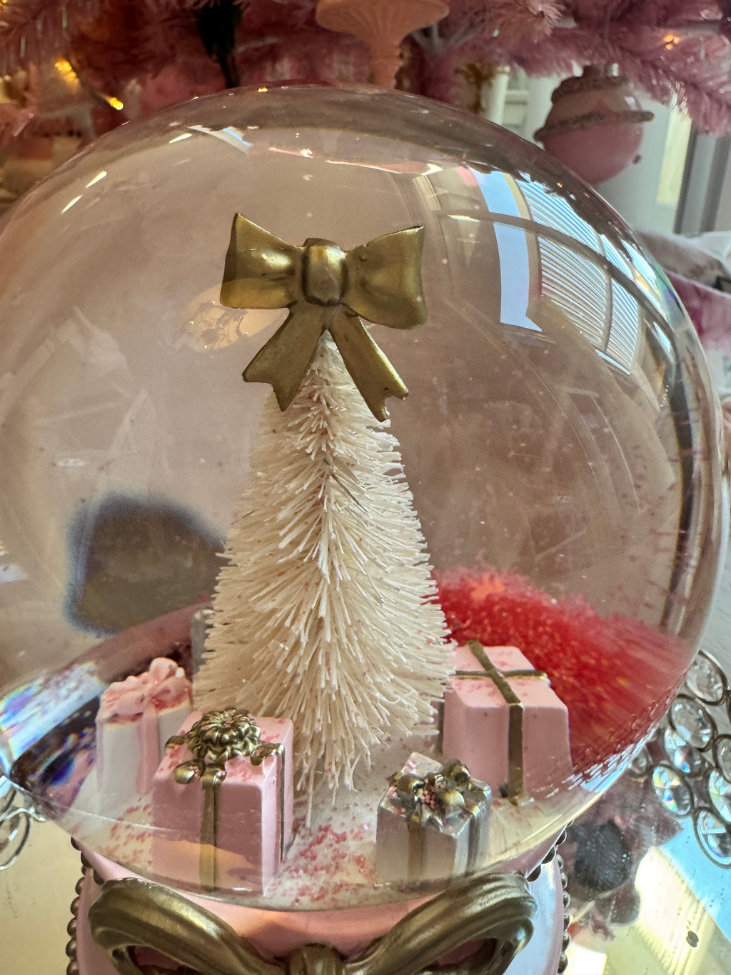 Musical Snow-globe with tree and presents