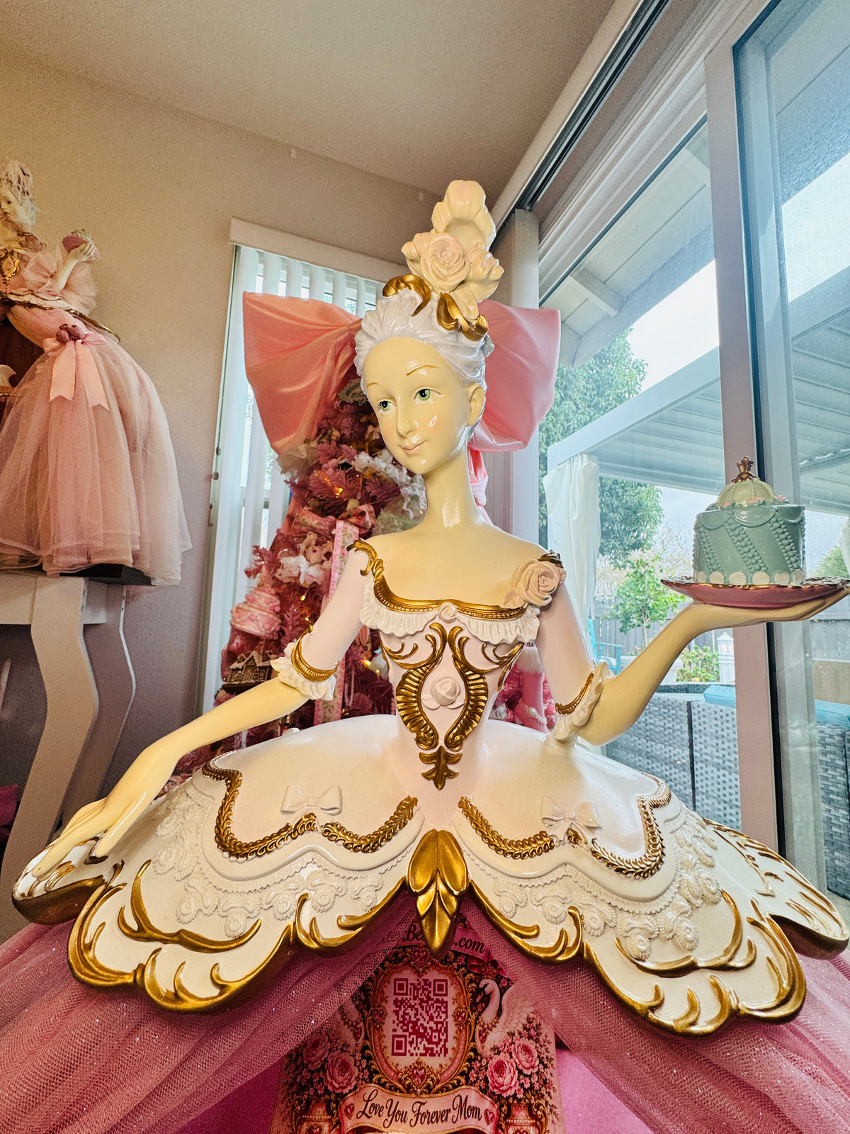 Marie Antoniette Cupcake Display Figurine 36”