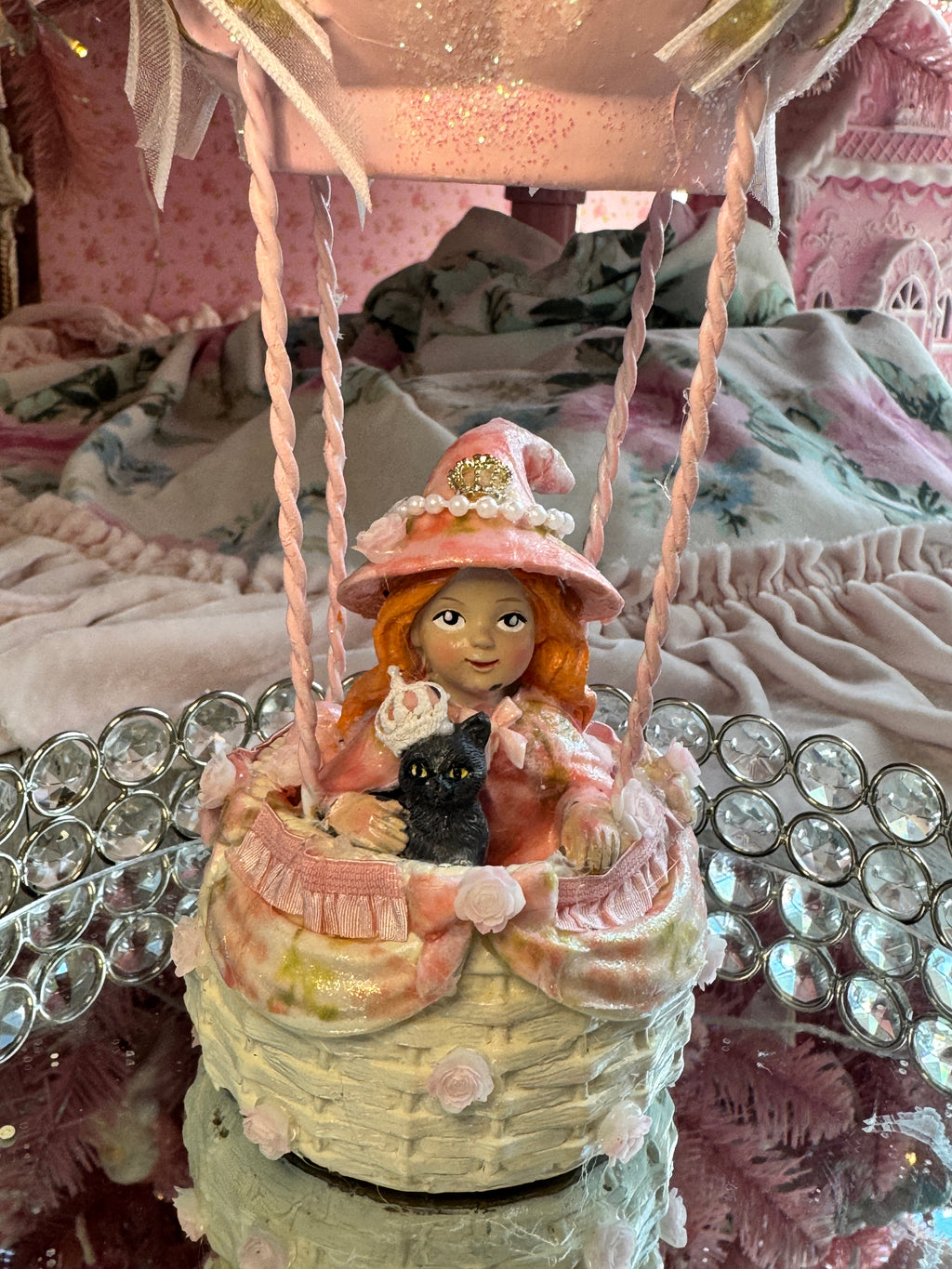 Pink Halloween witch on Airballon