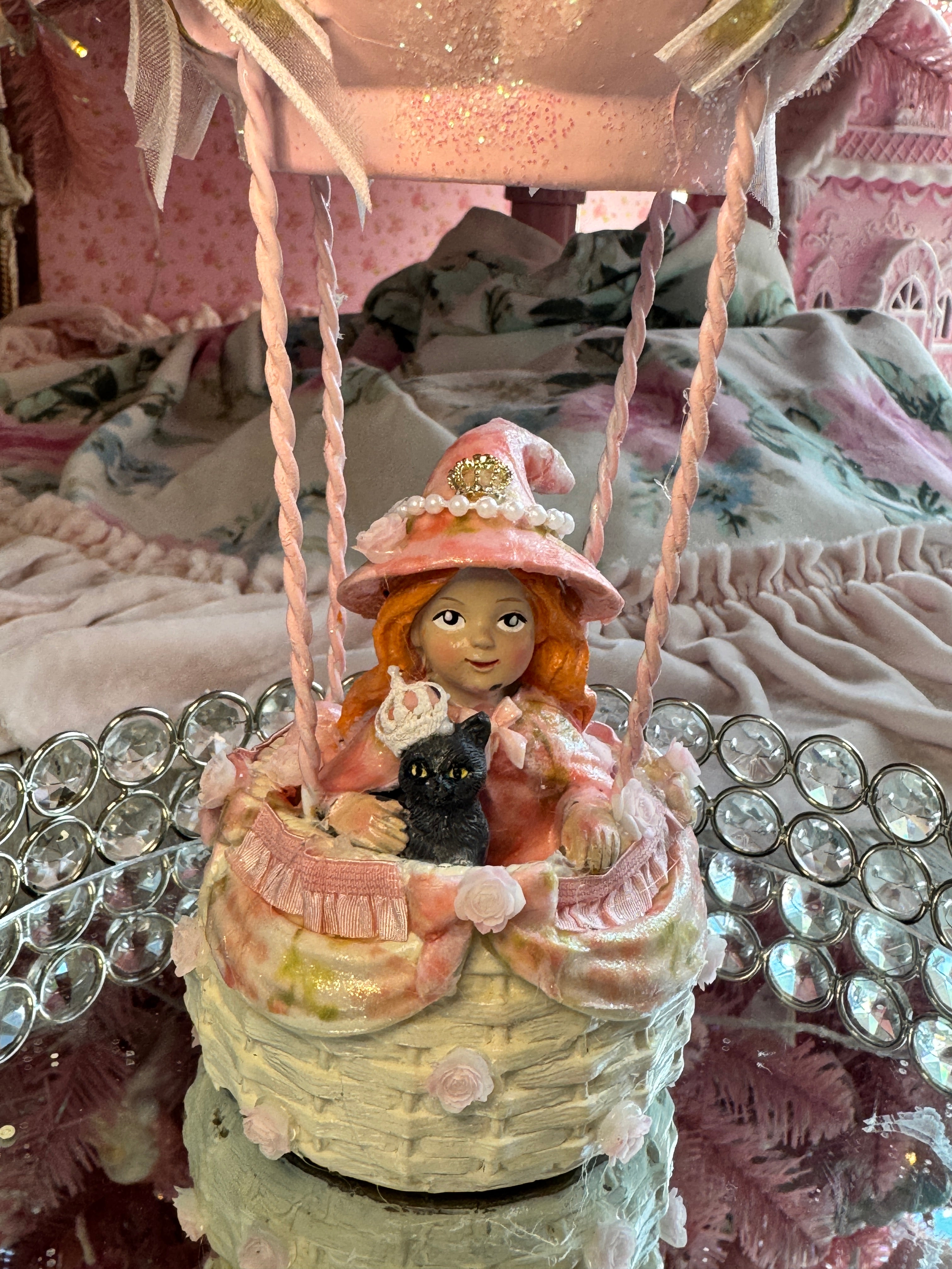 Pink Halloween witch on Airballon