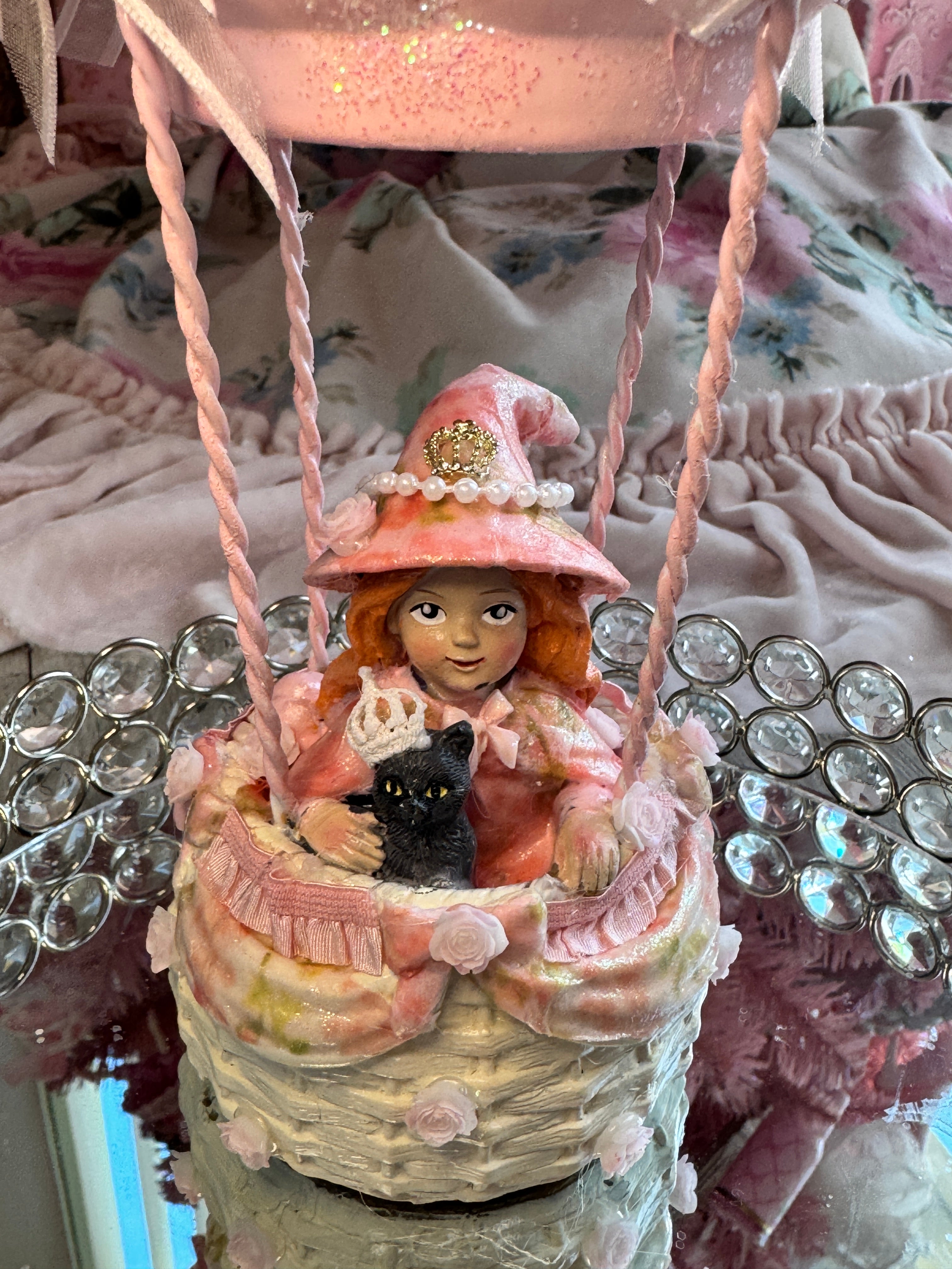 Pink Halloween witch on Airballon
