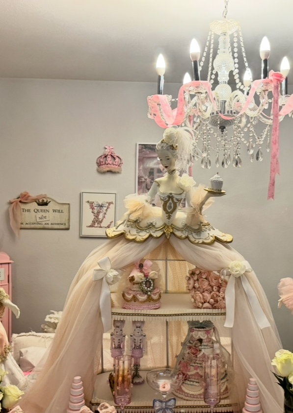 37” Marie Antoniette Cake Display