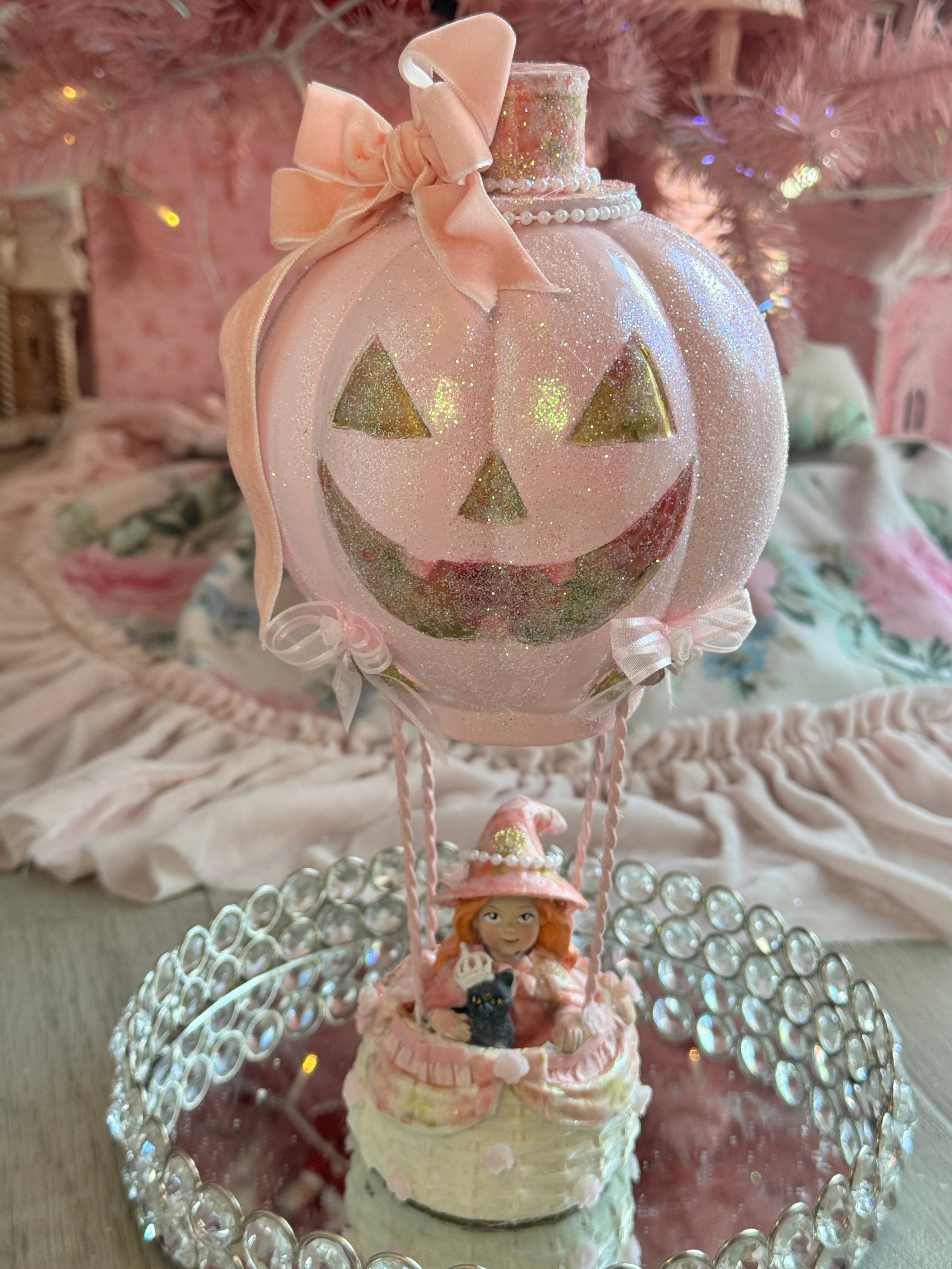 Pink Halloween witch on Airballon