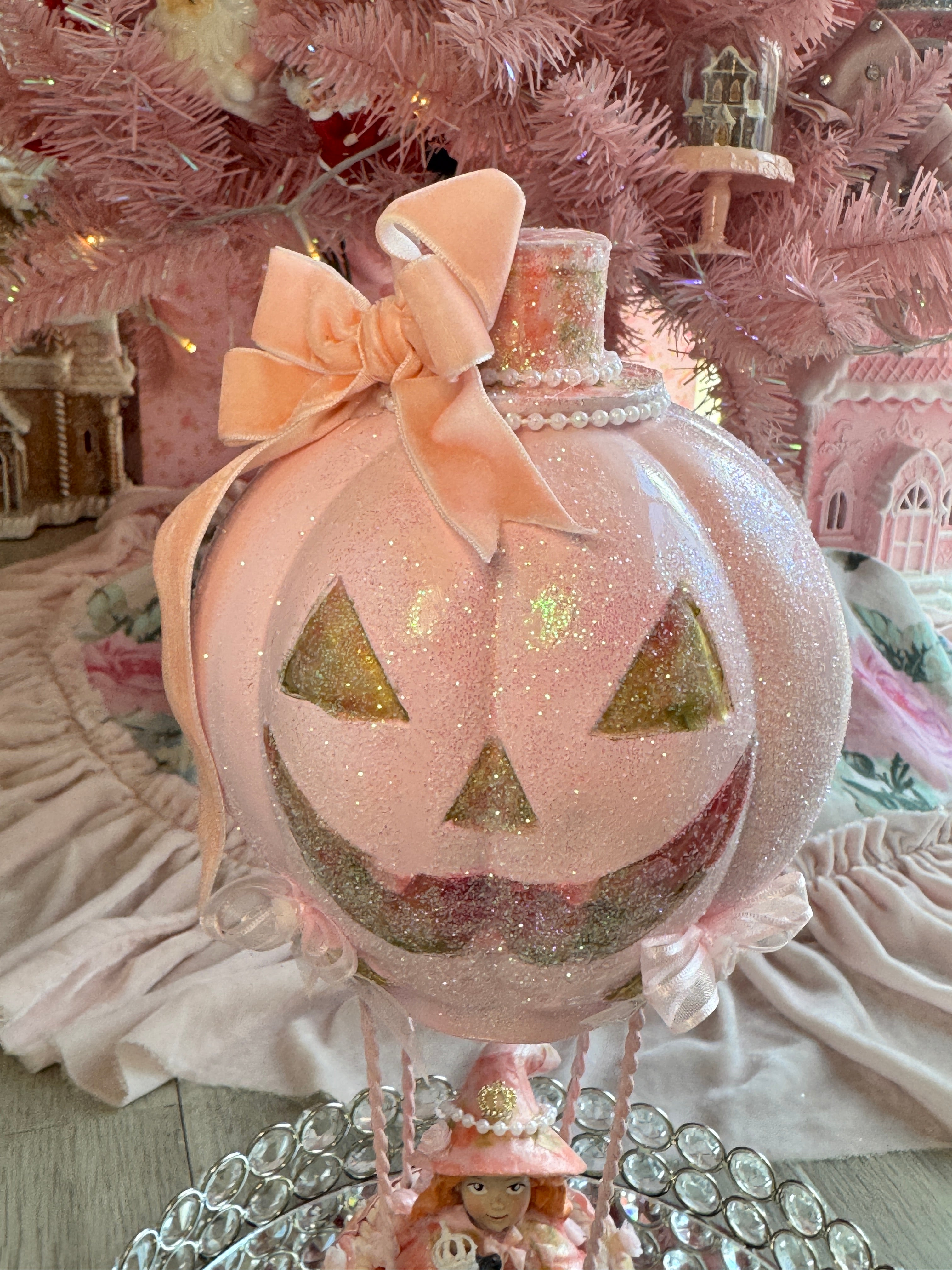 Pink Halloween witch on Airballon