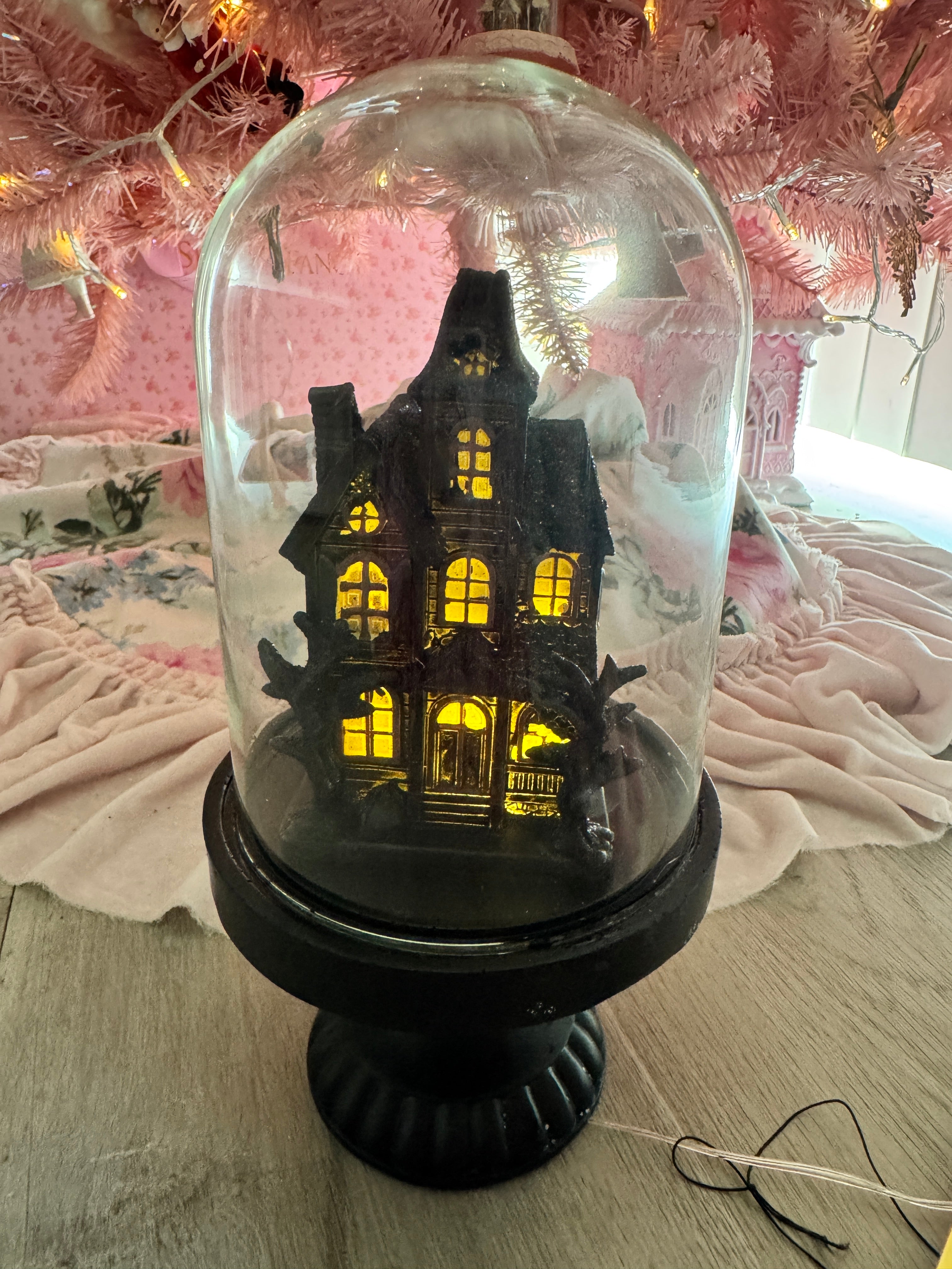 LED Halloween House on cloche