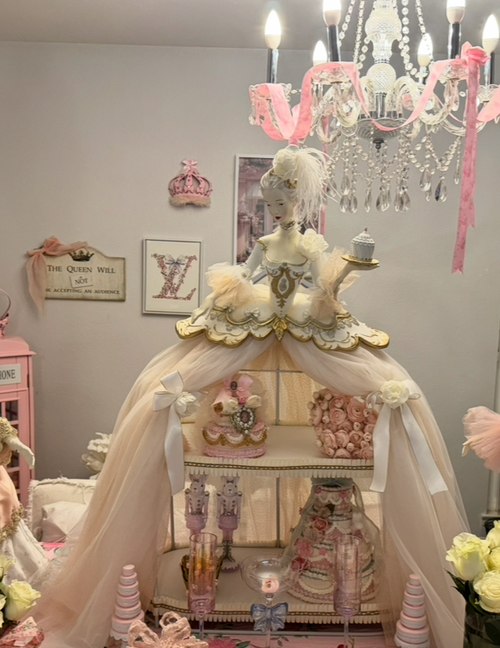 37” Marie Antoniette Cake Display