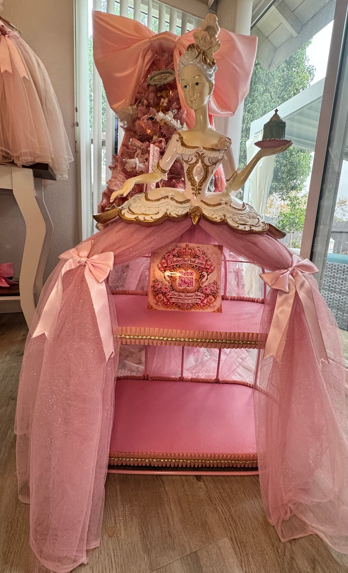Marie Antoniette Cupcake Display Figurine 36”
