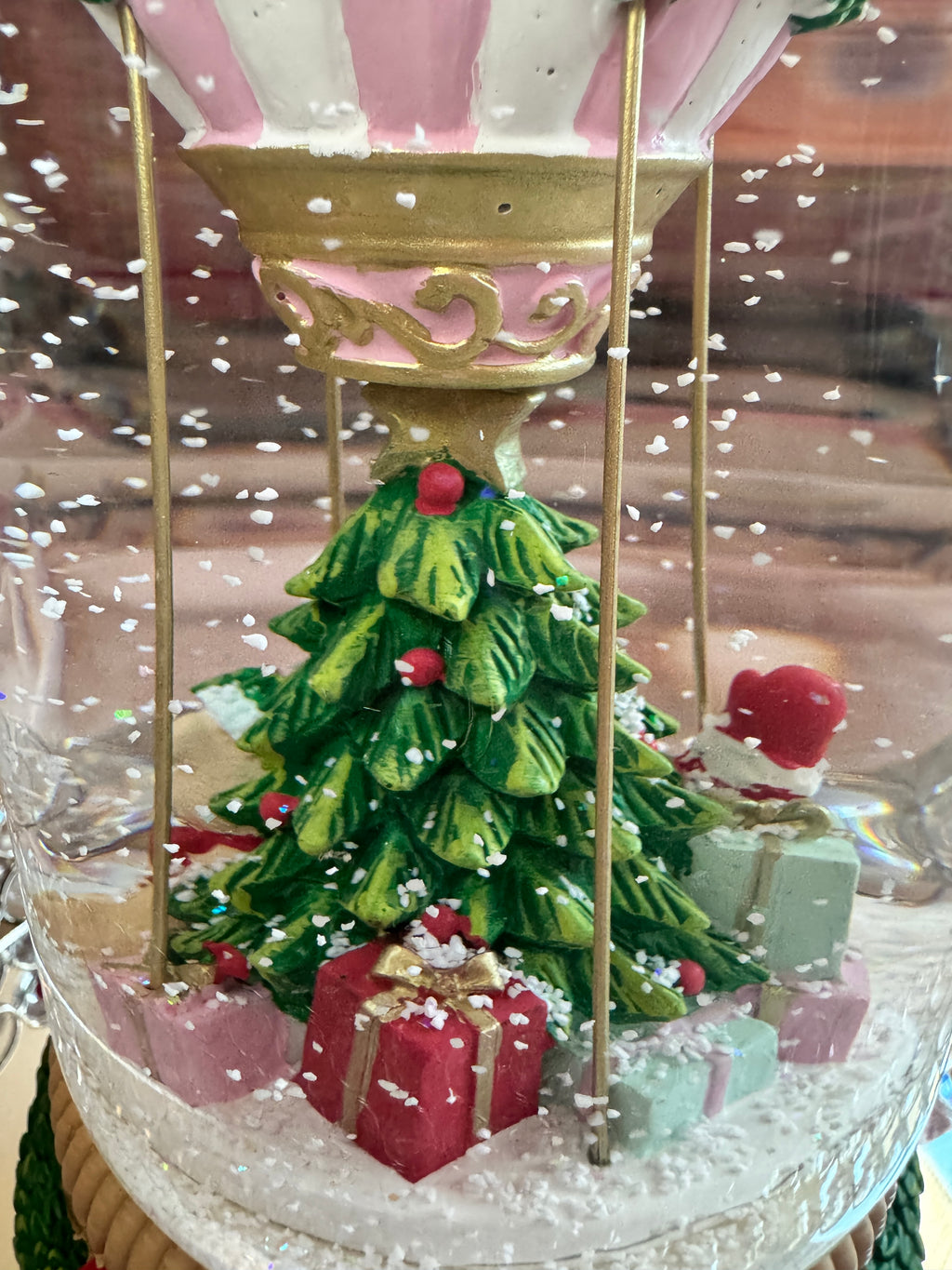 Santa on balloon musical water globe
