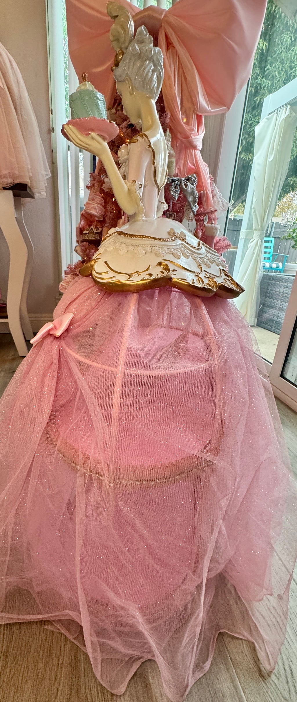 Marie Antoniette Cupcake Display Figurine 36”