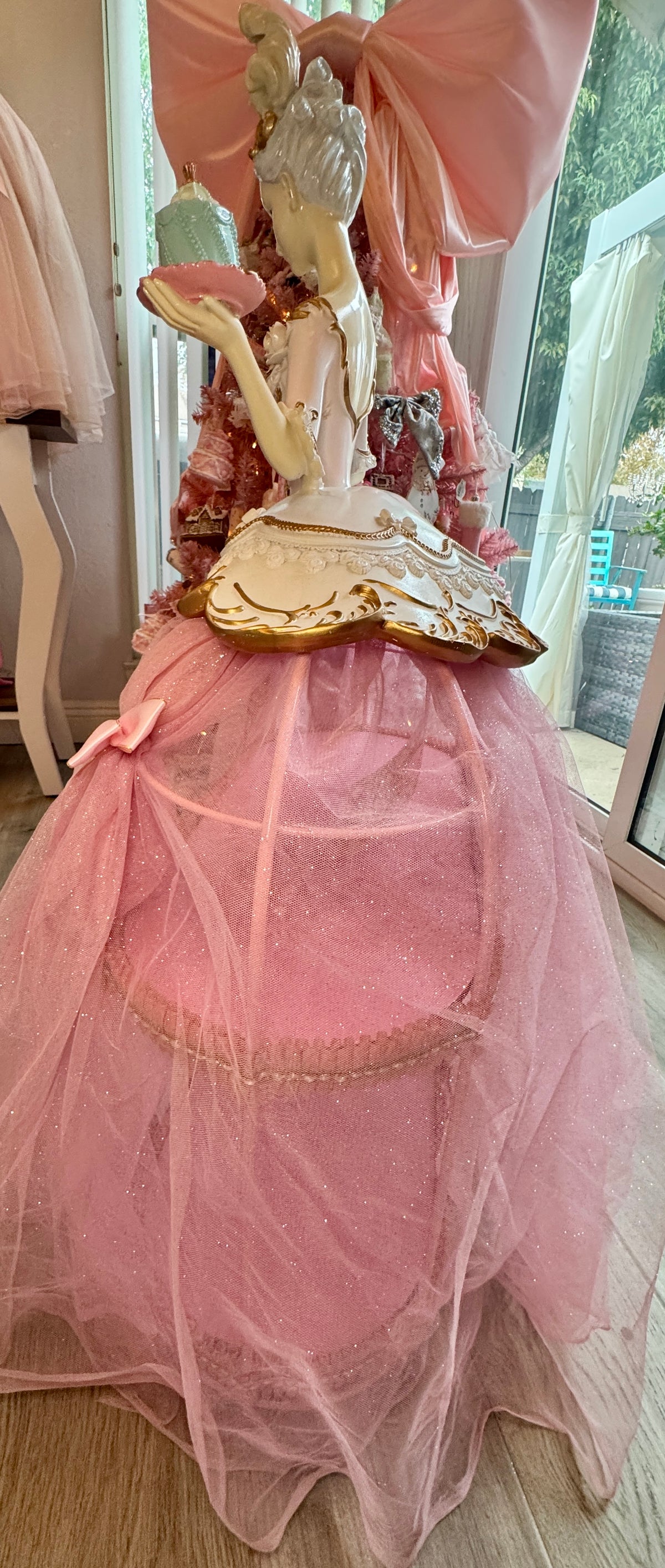 Marie Antoniette Cupcake Display Figurine 36”