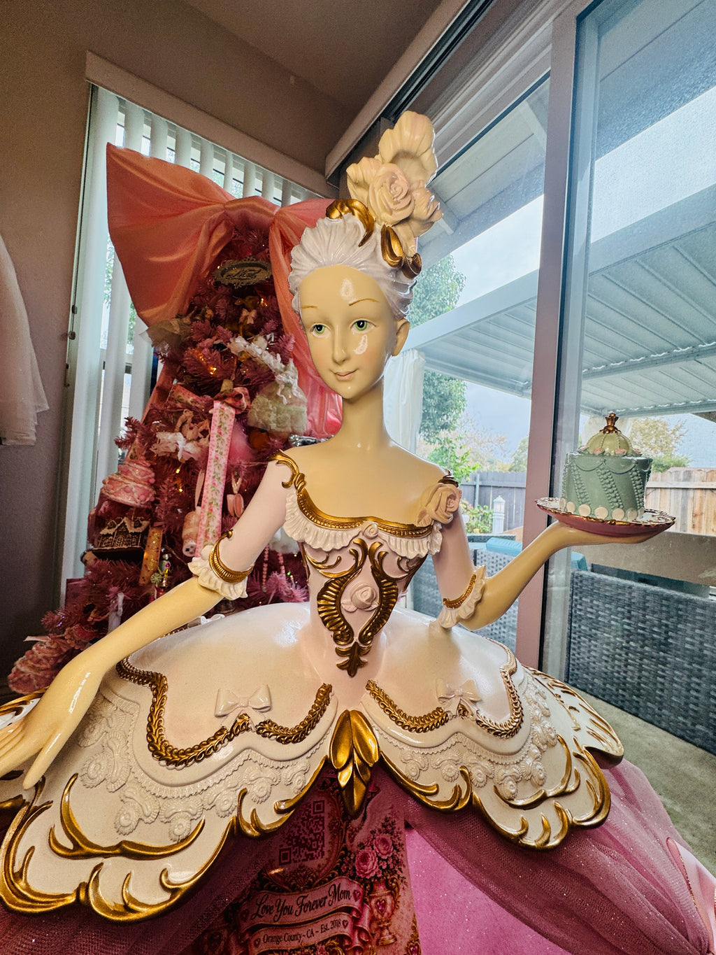 Marie Antoniette Cupcake Display Figurine 36”