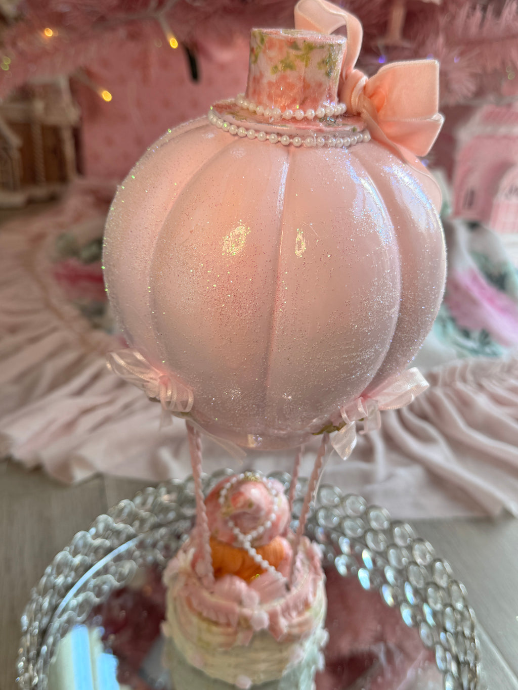 Pink Halloween witch on Airballon