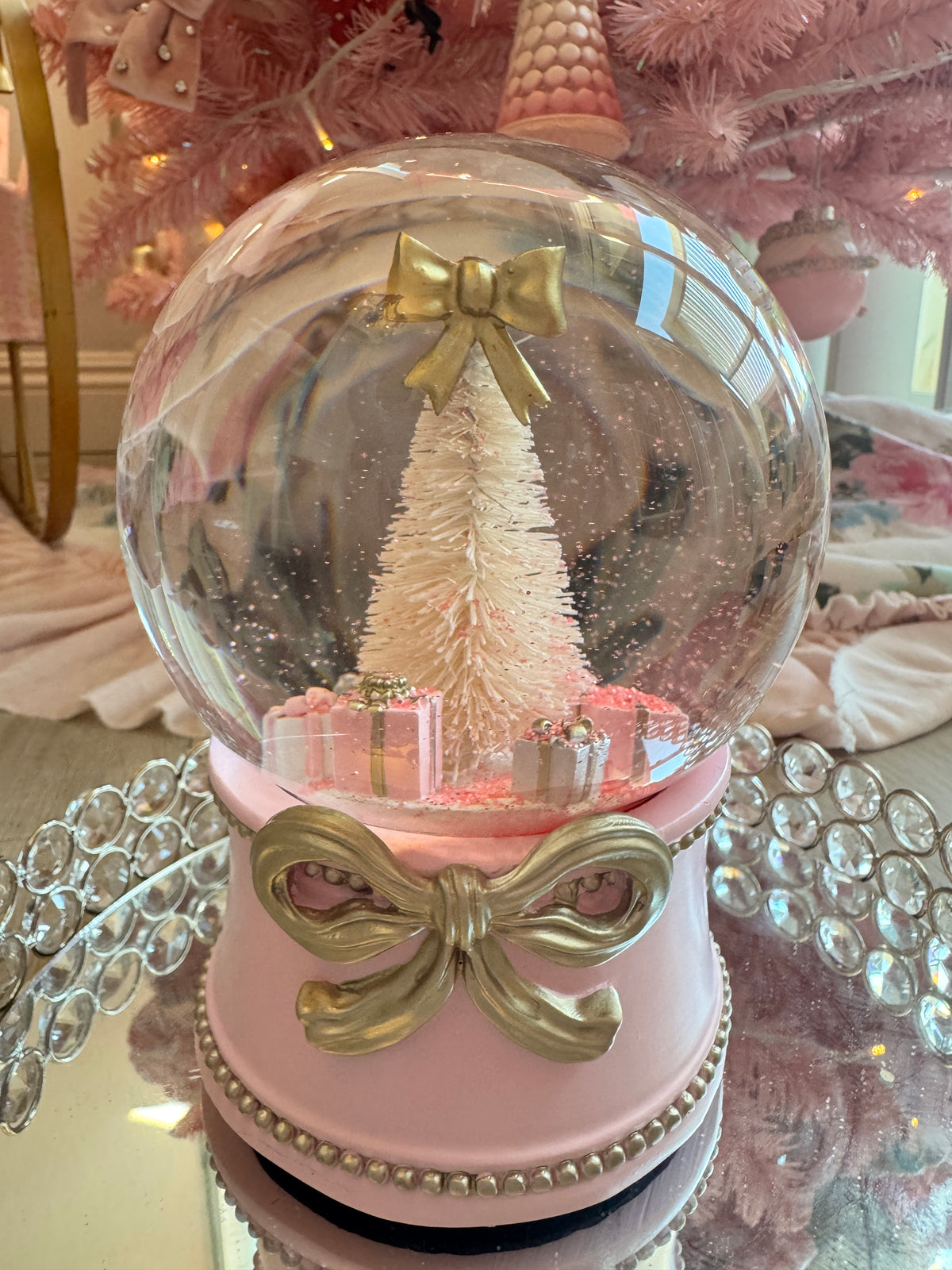 Musical Snow-globe with tree and presents