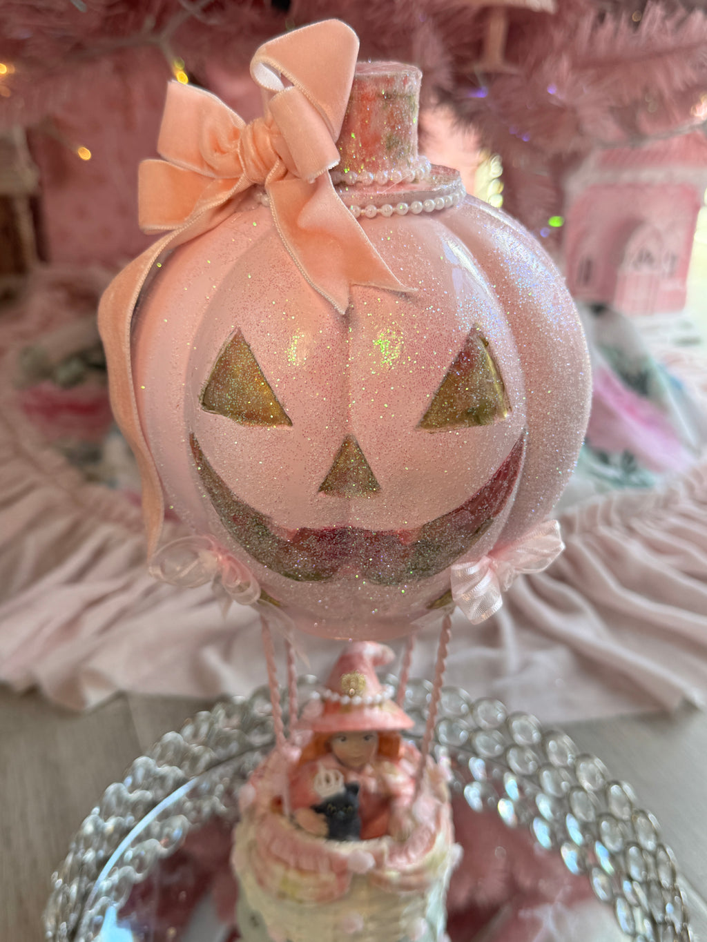 Pink Halloween witch on Airballon
