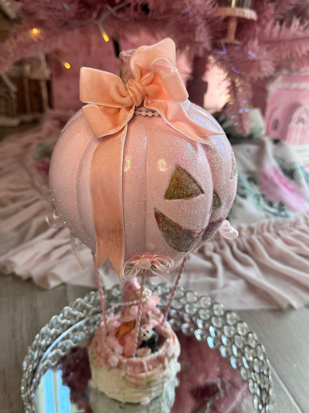 Pink Halloween witch on Airballon