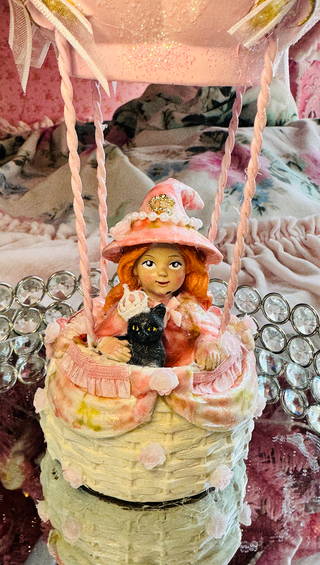Pink Halloween witch on Airballon
