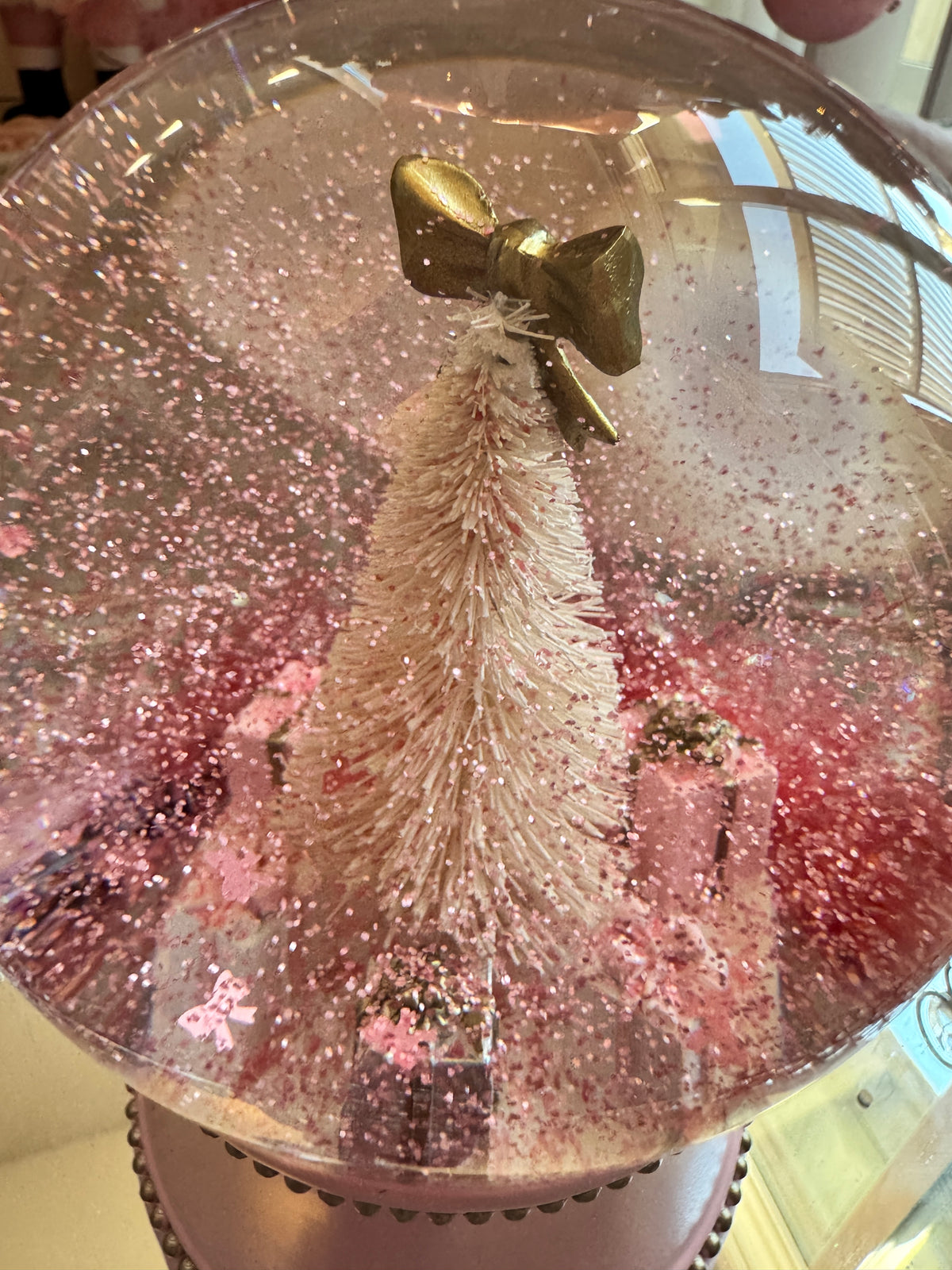 Musical Snow-globe with tree and presents