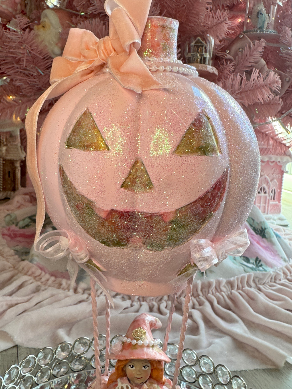 Pink Halloween witch on Airballon