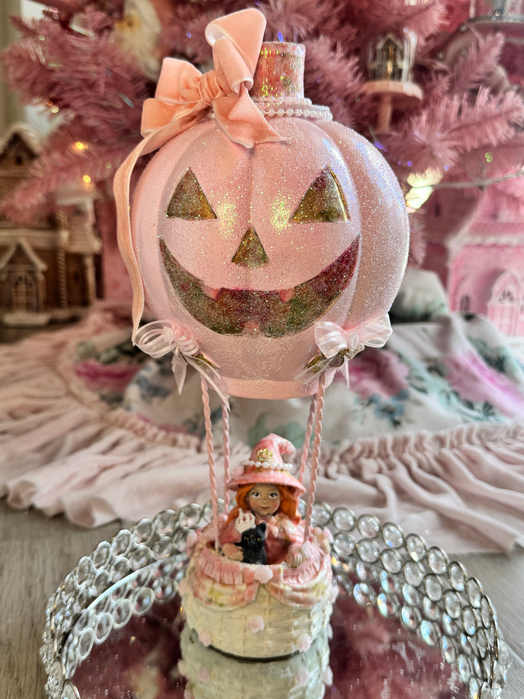 Pink Halloween witch on Airballon