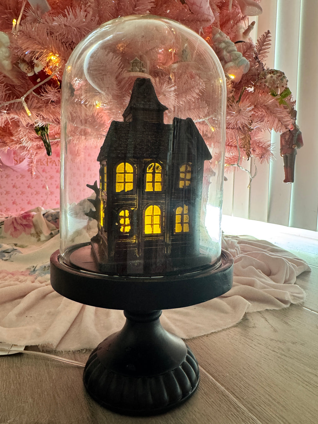 LED Halloween House on cloche