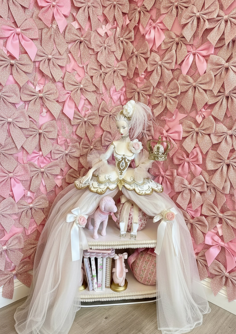 37” Marie Antoniette Cake Display