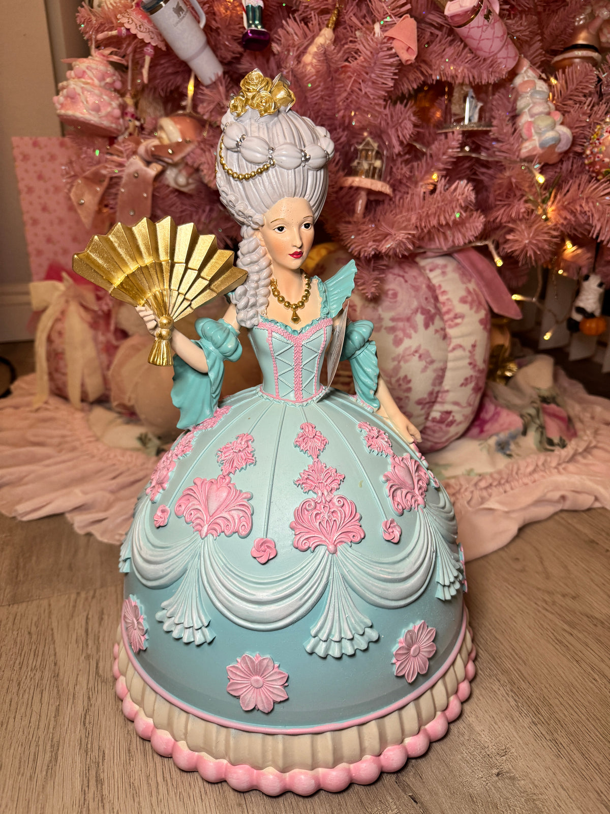 18in Marie Cake Figure Lady w/Fan