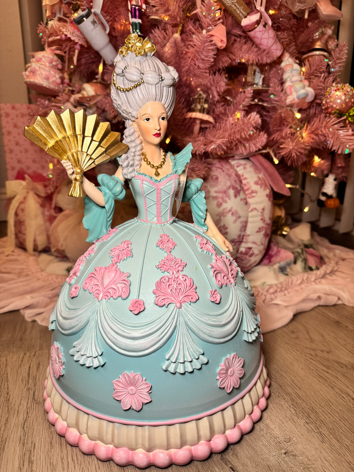 18in Marie Cake Figure Lady w/Fan