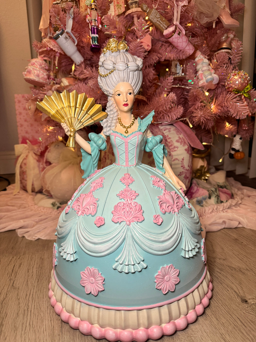 18in Marie Cake Figure Lady w/Fan
