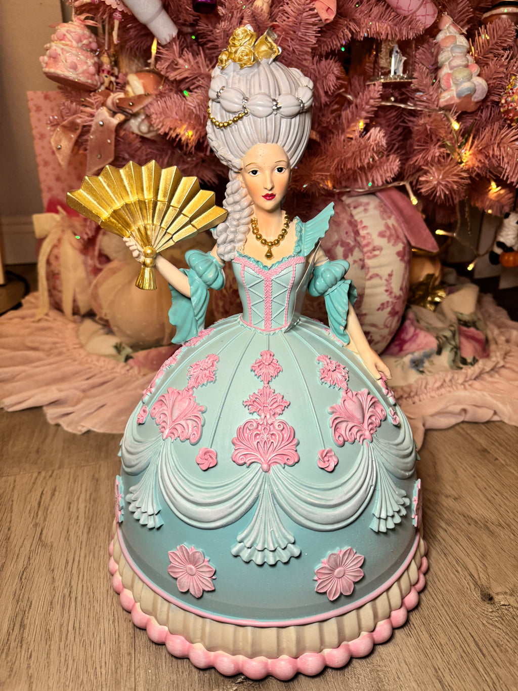 18in Marie Cake Figure Lady w/Fan