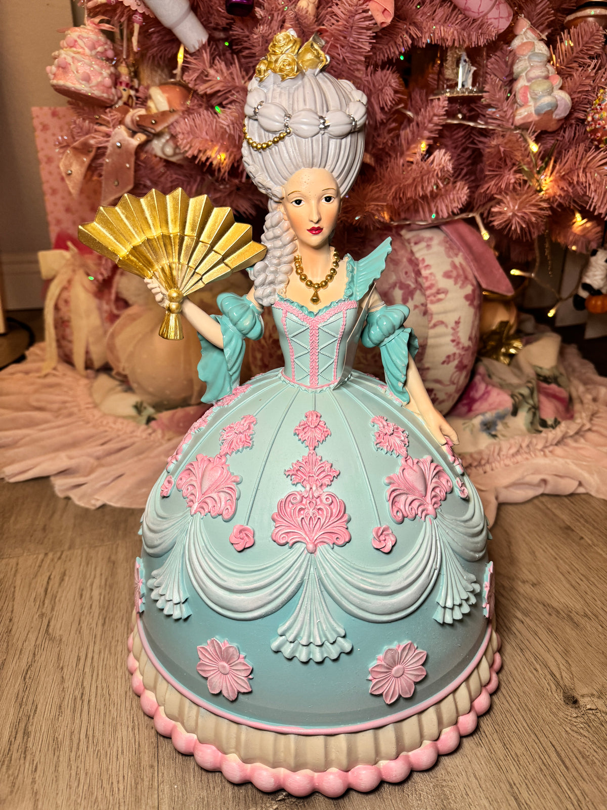 18in Marie Cake Figure Lady w/Fan