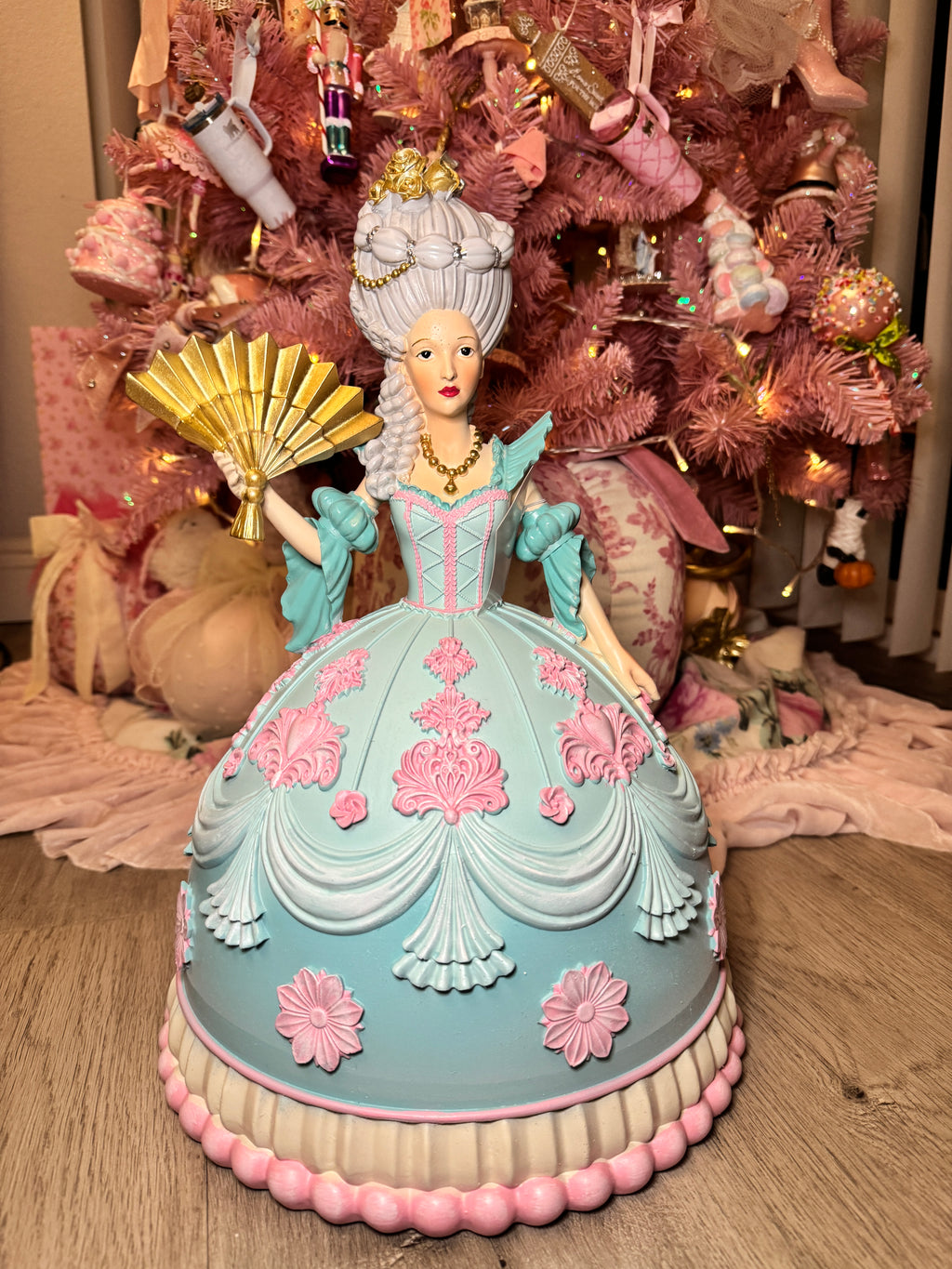 18in Marie Cake Figure Lady w/Fan
