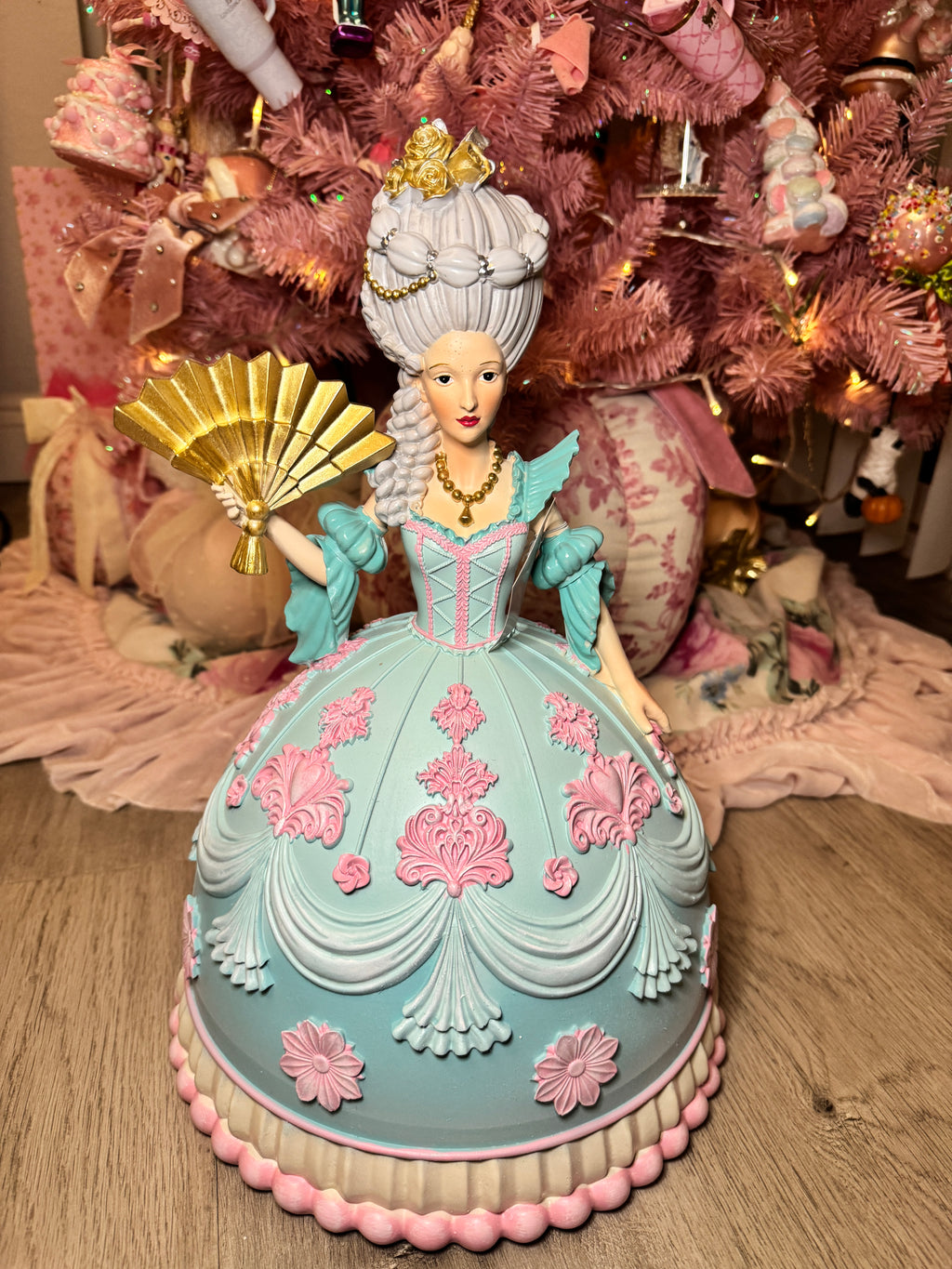 18in Marie Cake Figure Lady w/Fan