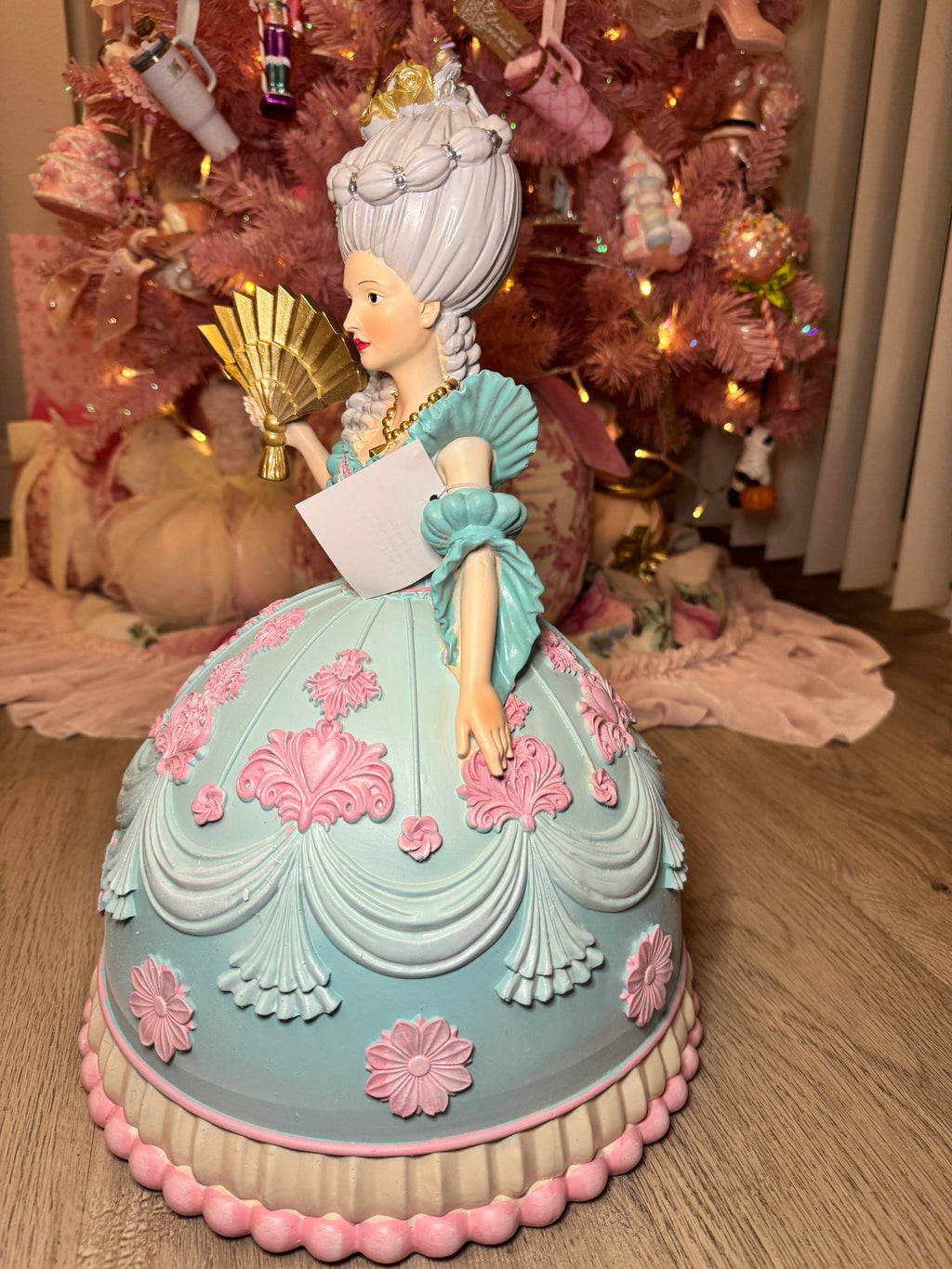 18in Marie Cake Figure Lady w/Fan