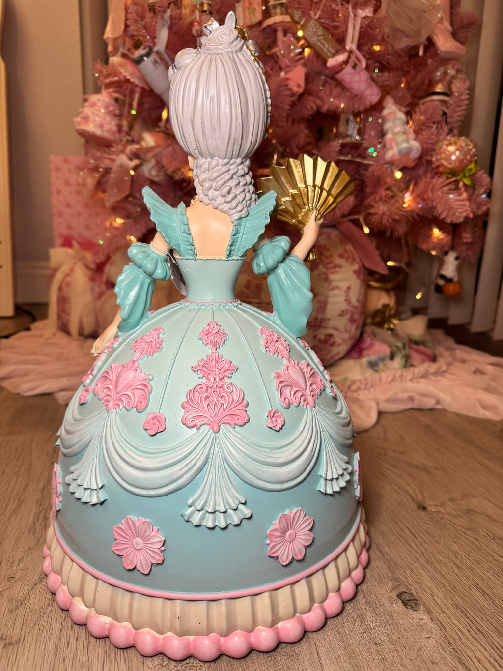 18in Marie Cake Figure Lady w/Fan