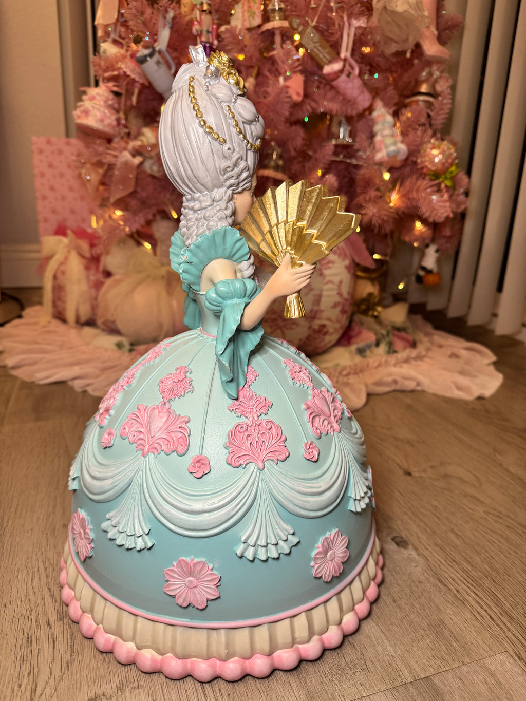 18in Marie Cake Figure Lady w/Fan