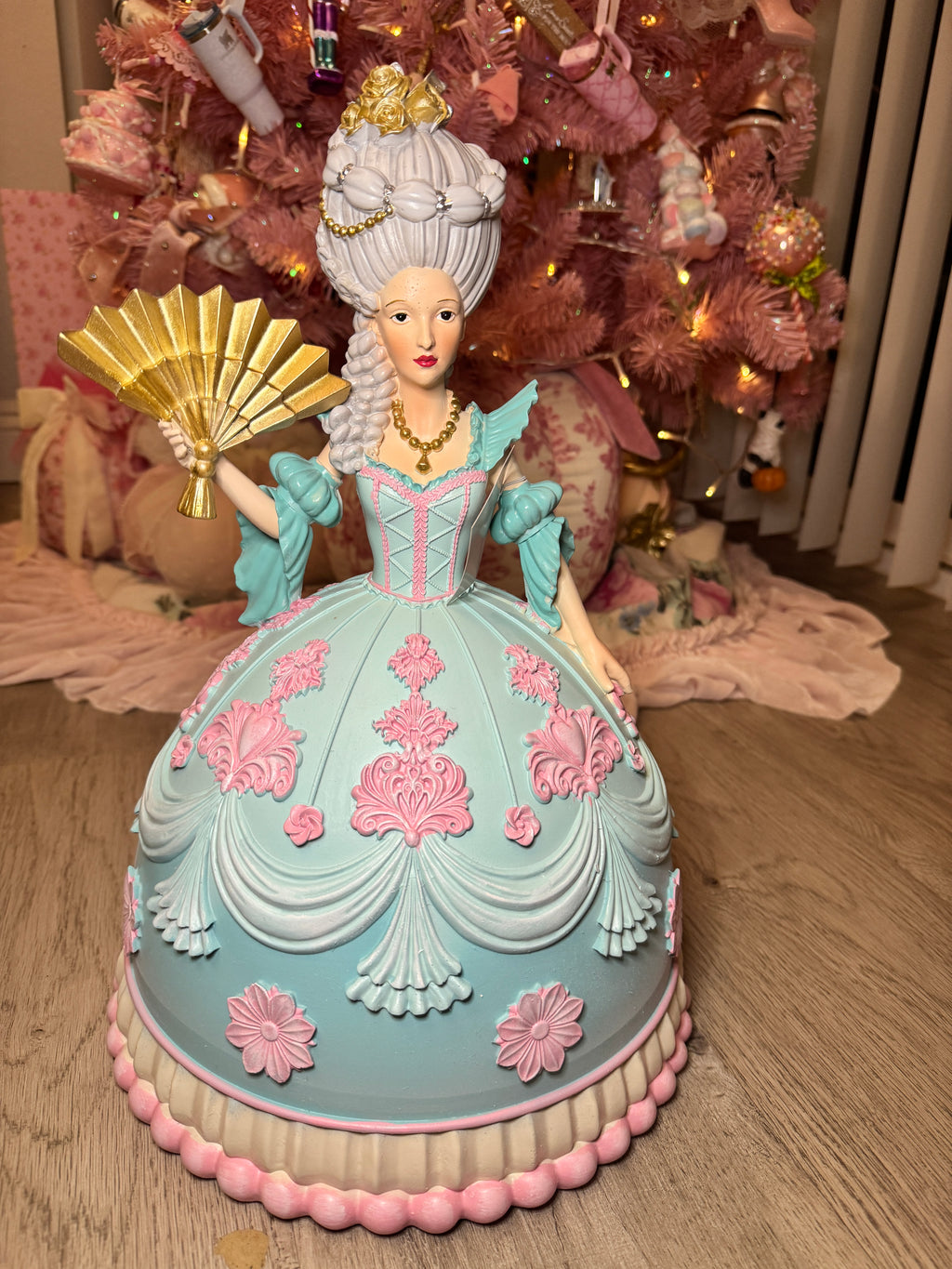 18in Marie Cake Figure Lady w/Fan